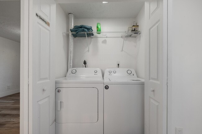 Building Photo - 836 SW 13th Ct