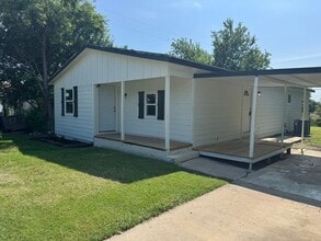Building Photo - For Rent: Updated 3BR/2BA Home with Large ...