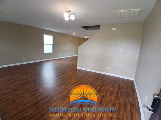 Building Photo - 15355 Tyler Mill Dr