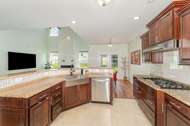 Building Photo - Beautiful 4/3 in High Point