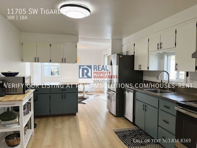 Building Photo - 11705 SW Tigard St