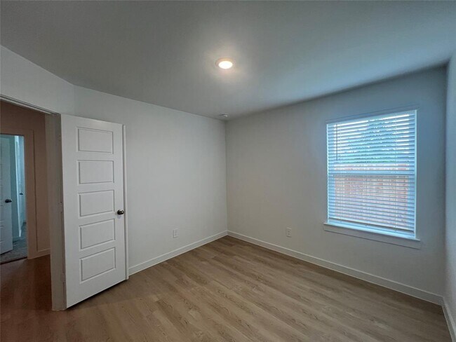Building Photo - 8538 Sandy Coral Ln