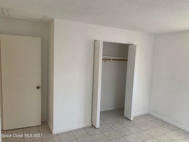 Building Photo - 741 Venus Dr