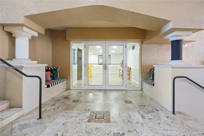 Building Photo - 520 SE 5 Ave