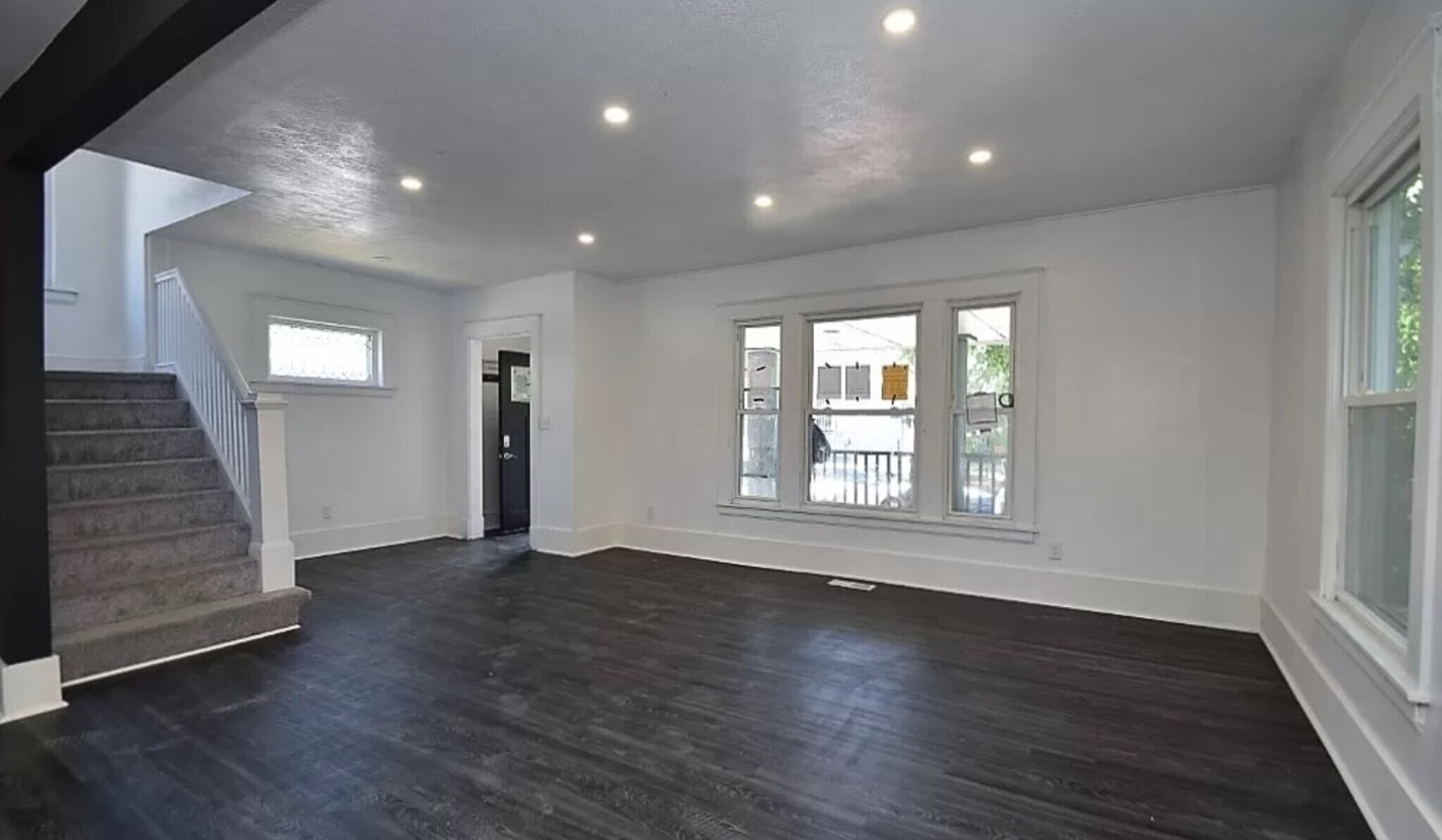 Building Photo - 1544 E 120th St