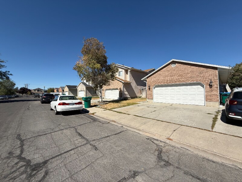 Building Photo - 667 E 1650 S St