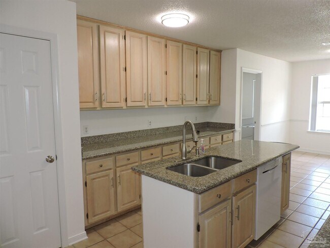 Building Photo - 6340 Summer Lakes Ln
