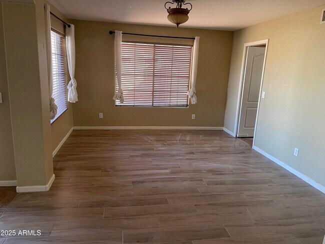 Building Photo - 3235 E Devonshire Ct