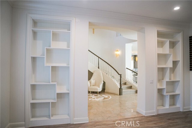 Building Photo - 111 Great Oak