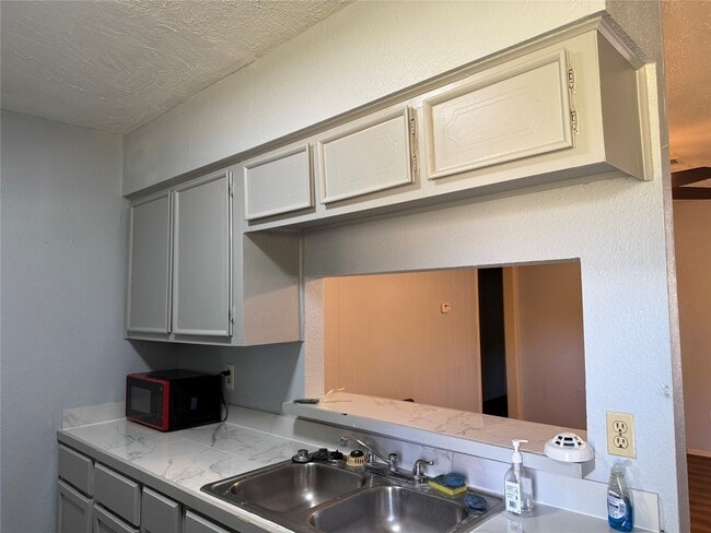 Building Photo - 3122 Trail Lake Dr