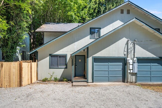 Building Photo - Westside 2BD Duplex