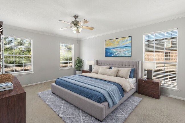 Building Photo - 355 N Post Oak Ln