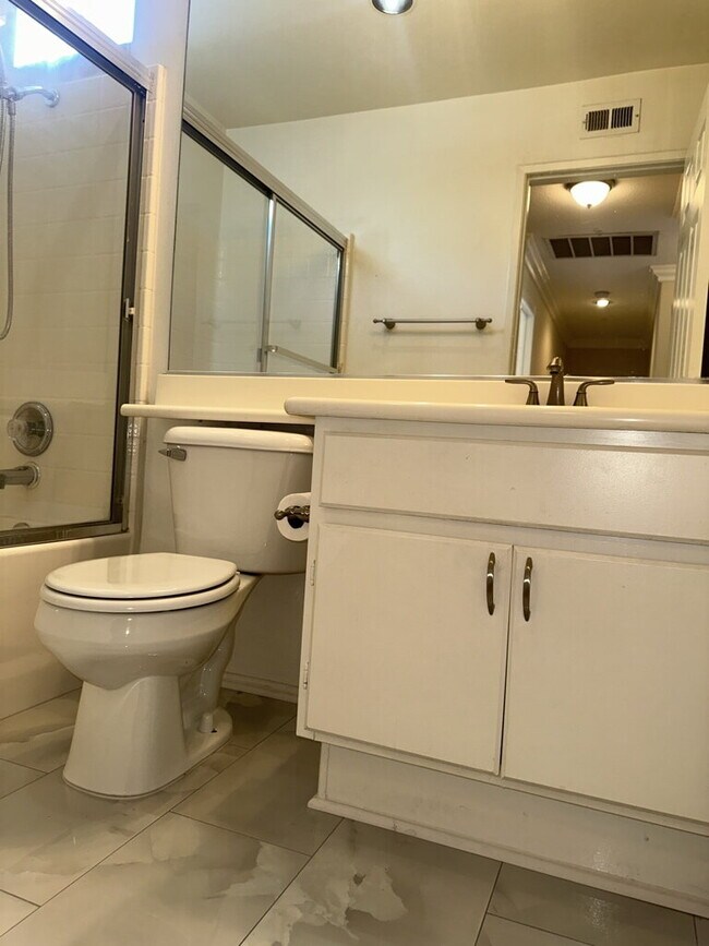 Building Photo - 6025 Abernathy Dr