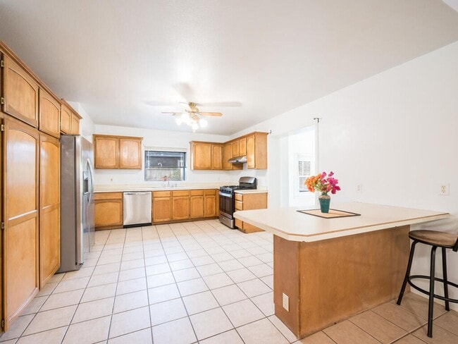 Building Photo - Cute, classic 3/2 home- westside Paso Robles
