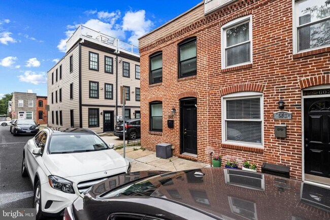 Building Photo - 601 S Rose St