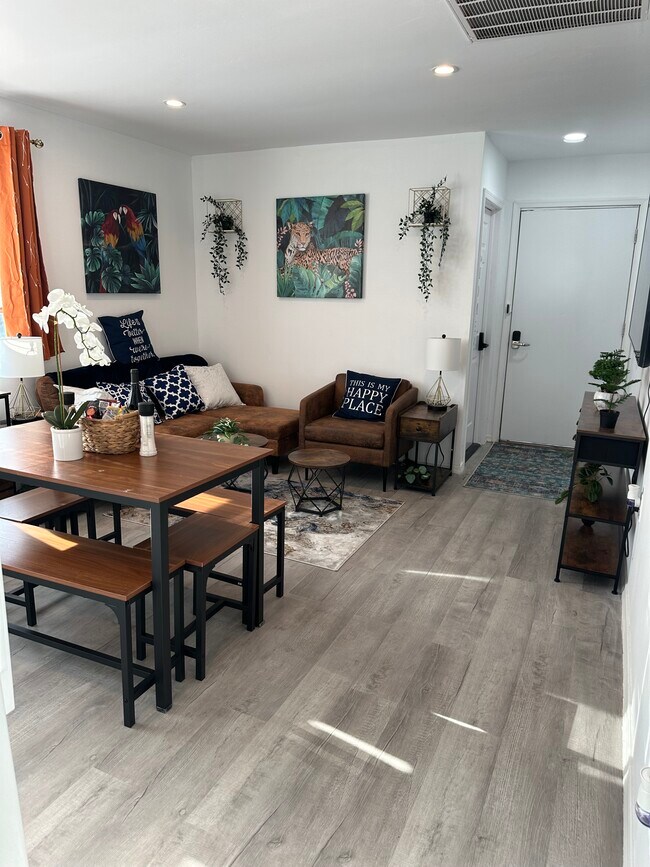 Building Photo - 3826 W 9th St