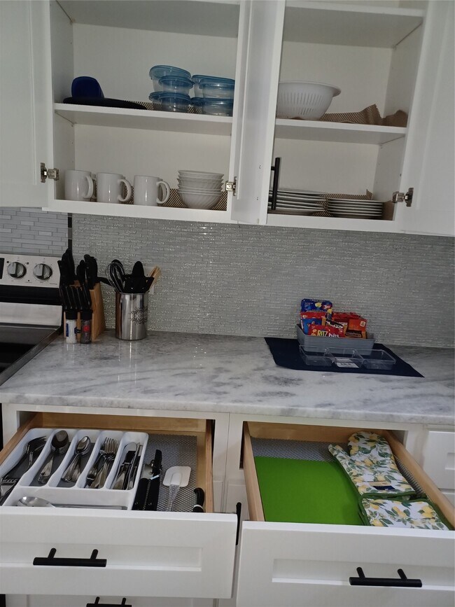 Building Photo - 5815 Schevers St