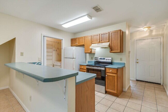 Building Photo - 1 bedroom and 1 bathroom in a 3x3 duplex STEPS AWAY FROM CAMPUS