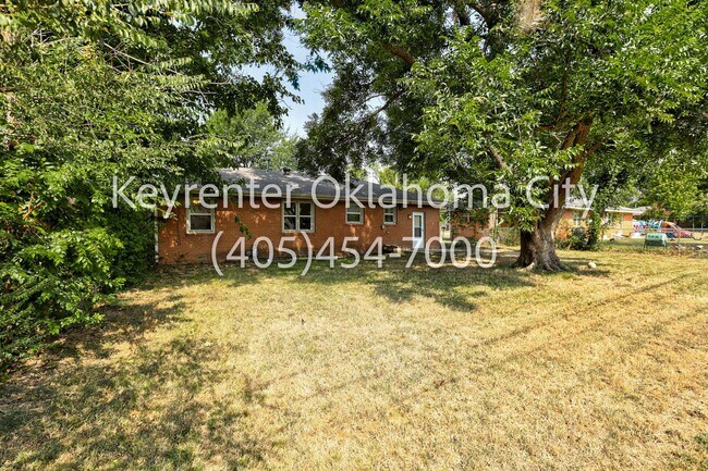 Building Photo - 1520 Rowena Ln