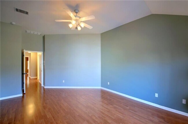 Building Photo - 129 Copperwood Loop