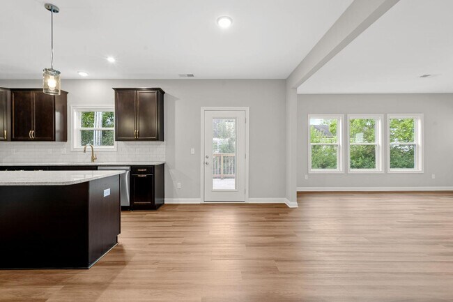 Building Photo - 453 Friendly Ave