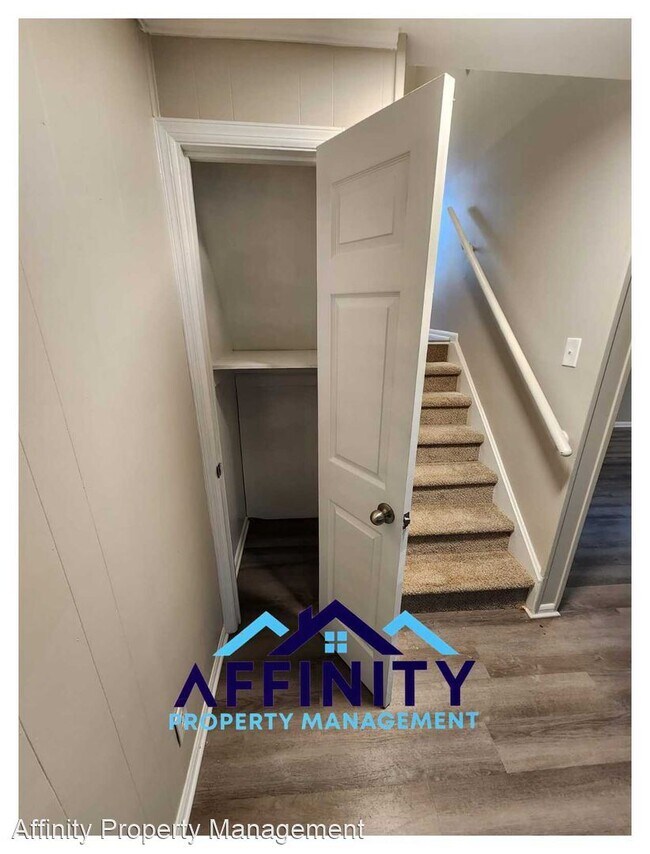 Building Photo - 4 br, 1.5 bath House - 835 Green Oak Ter