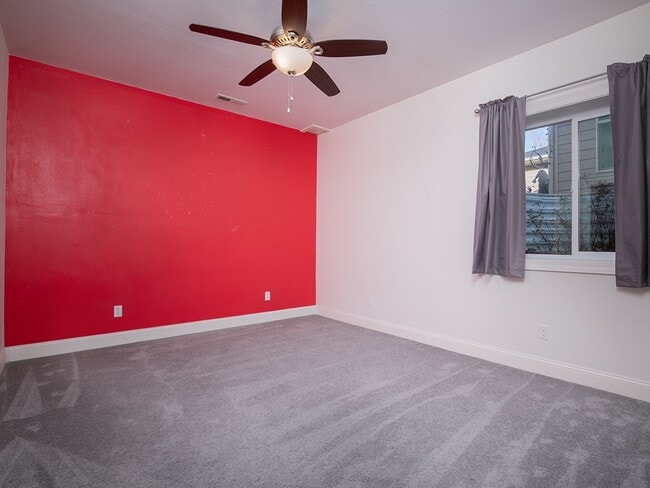 Building Photo - 1745 Golf Dr