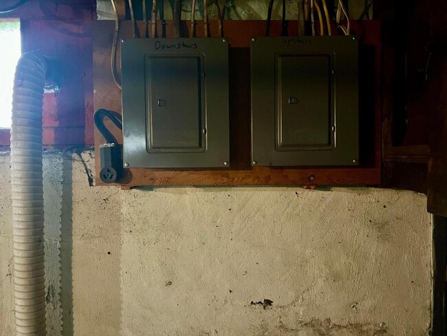 Building Photo - 301 Folts St