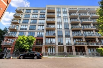 Building Photo - 1000 N Kingsbury St