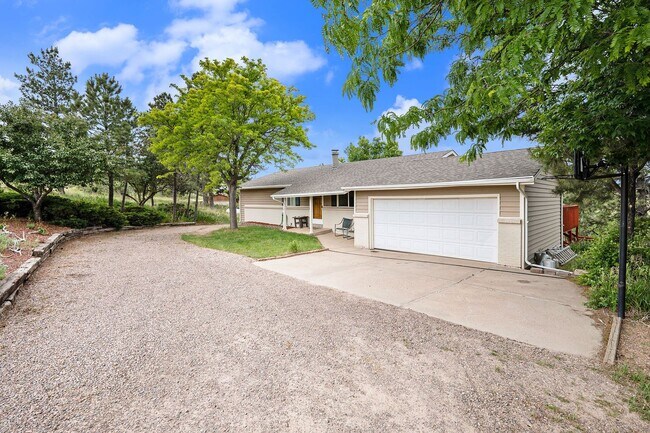 Building Photo - Beautiful Home on 3.5 Acres in Parker