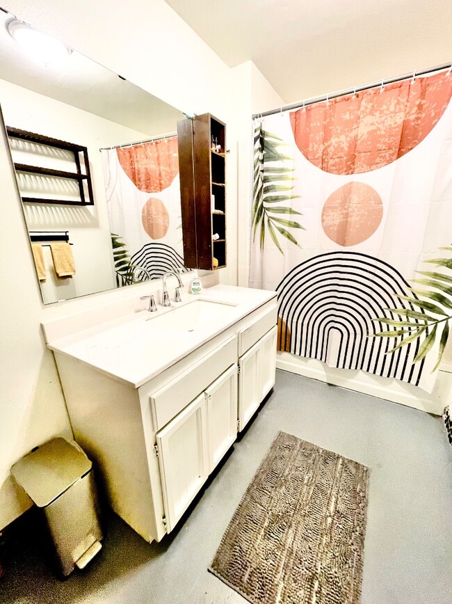 Building Photo - 4706 NE 15th Ave