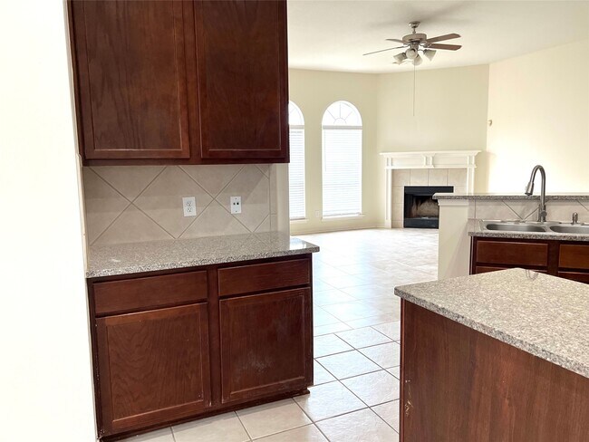 Building Photo - 442 Pinewood Ridge Dr