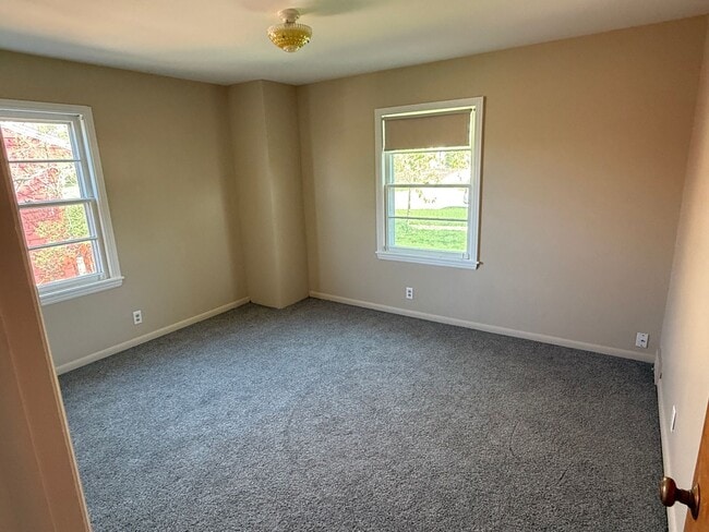 Building Photo - 2 Bedroom, 1 Bath Home for Rent