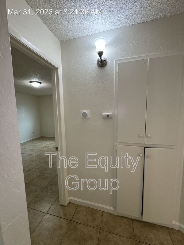 Building Photo - 527 S Garden St