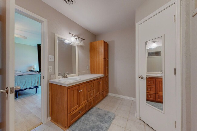 Building Photo - Available Mid-June | 3 Bedroom Arlington H...