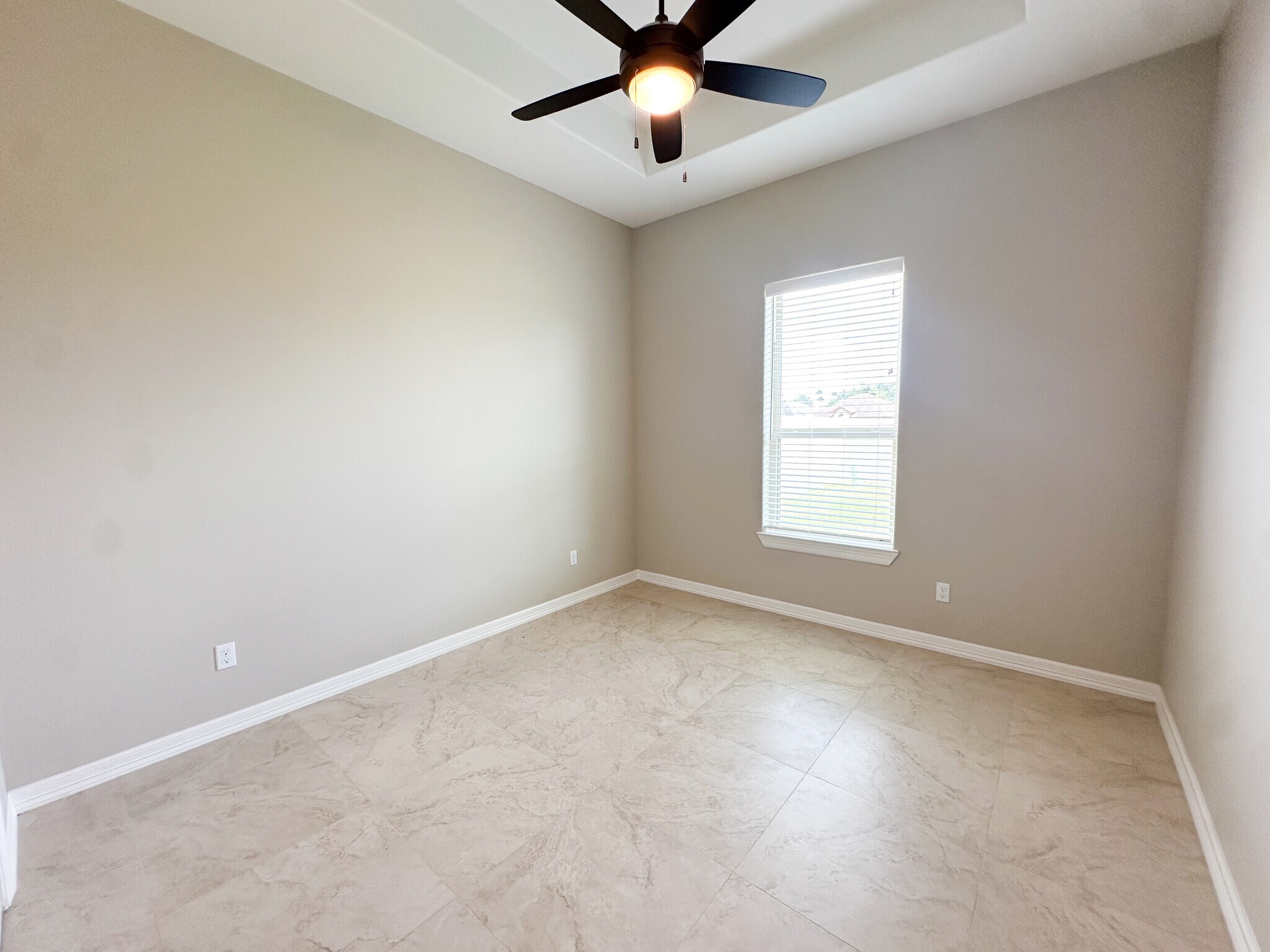 Building Photo - 814 Knotty Pine Ln