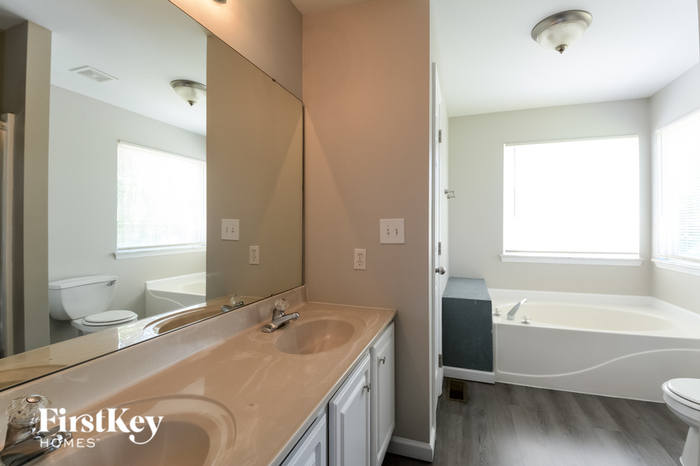 Building Photo - 203 Dardenne Run Ct