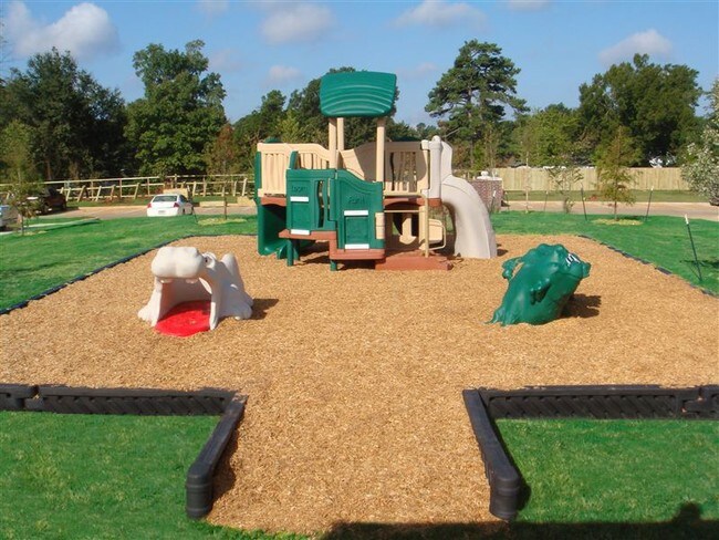 Building Photo - 600 Price Ln