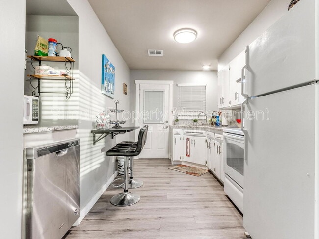 Building Photo - 425 Babb Dr
