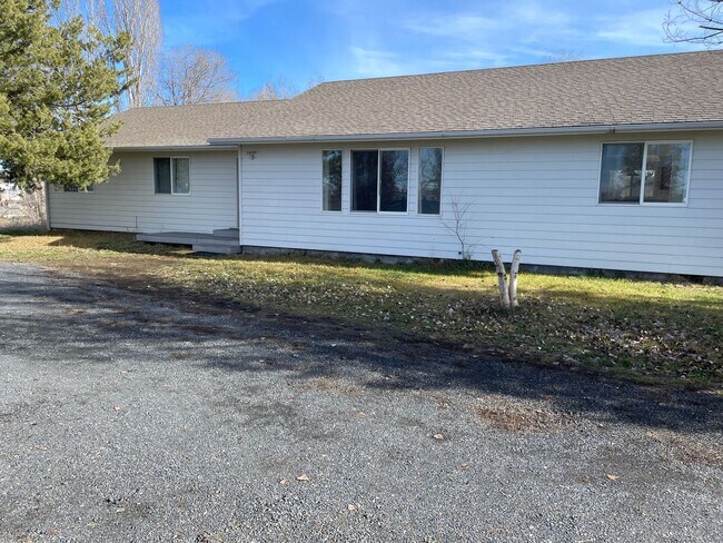 Building Photo - In The Country But Near Town!! With A Shop!!