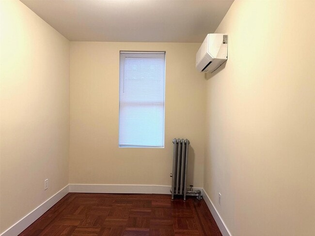 Building Photo - 39-47 50th Avenue Unit 2nd Fl.