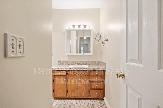 Building Photo - 2168 Jasmine Dr