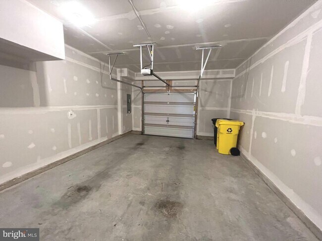 Building Photo - 7801 Rosella Ln
