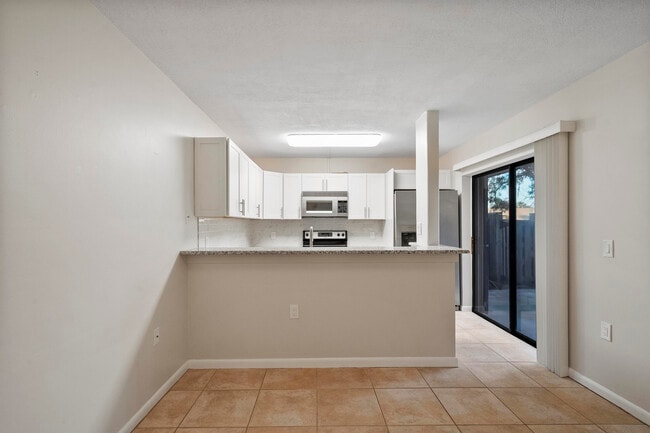 Building Photo - 3098 SW Sunset Trace Cir