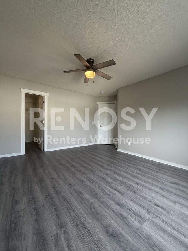 Building Photo - Available Now 3 Bedroom 2 Bath Townhouse in Woodbury