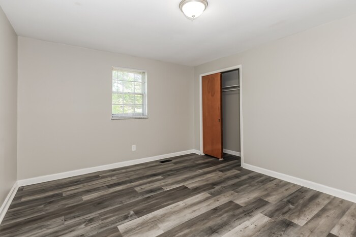 Building Photo - 4361 Hillcrest Dr