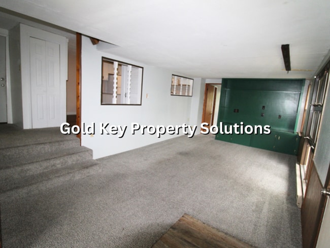 Building Photo - 117 E John St