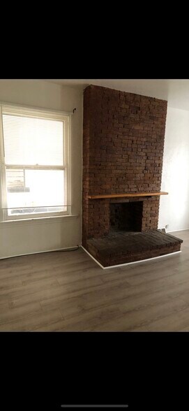 Building Photo - 204 Stratford Ave