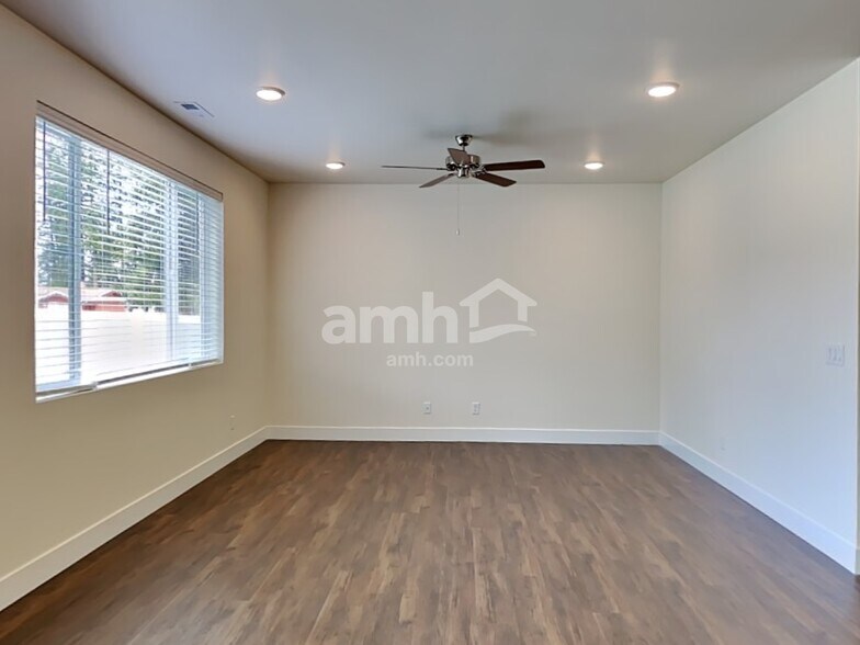Building Photo - 17609 26th Ave Ct E