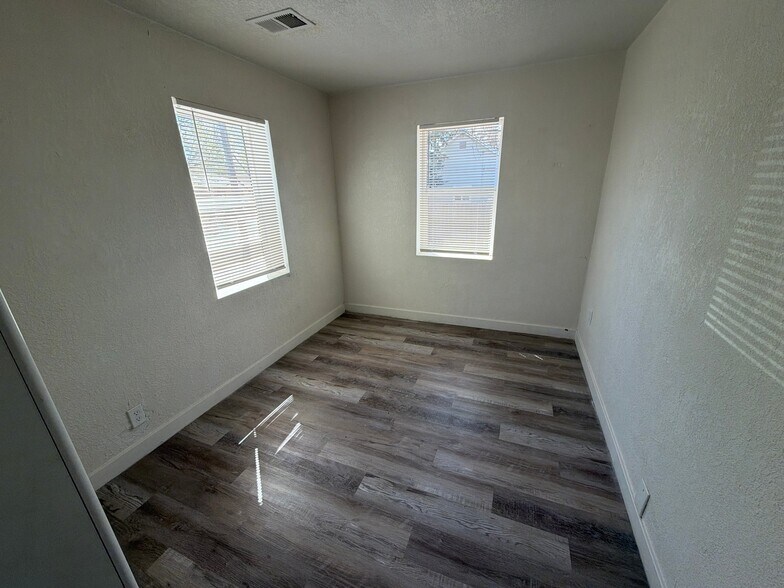 Building Photo - 817 1st St